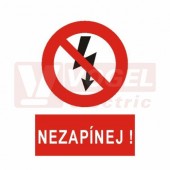 Tabulka zákazová "Nezapínej!" (černý tisk, červený podklad), symbol s textem (4101) A4