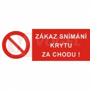 Samolepka zákazová "Zákaz snímání krytu za chodu !" (bílý tisk, červený podklad), symbol s textem, 10x4cm (5399F)