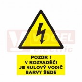 Samolepka výstrahy "Pozor! V rozvaděči je nulový vodič barvy šedé" (černý tisk, žlutý podklad), symbol s textem (0141) A8